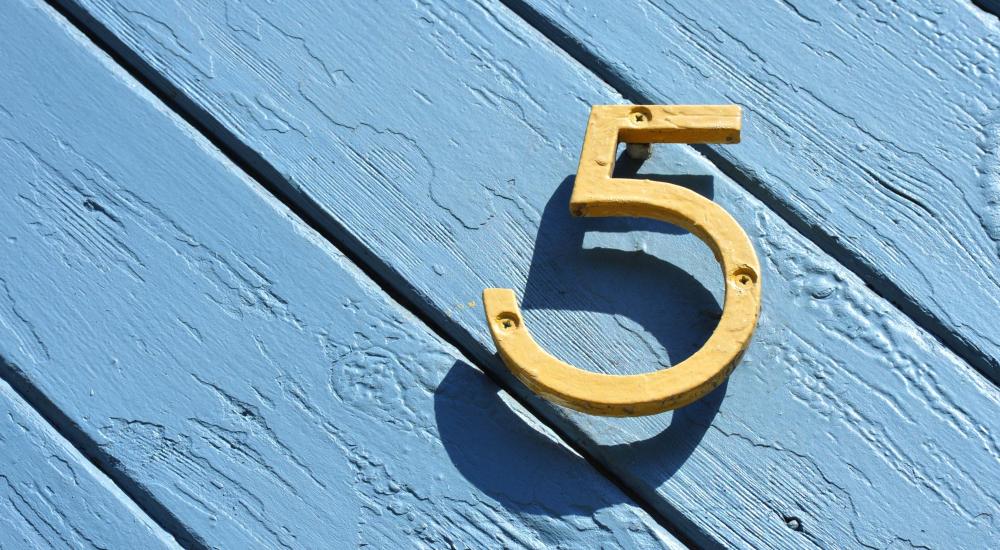 Image of numeral 5 on a blue background