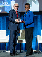 Esther Brimmer recieves IIE award