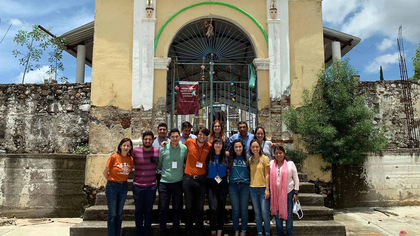 President's Award for Global Learning team with local partners from the Fundación Comunitaria Puebla