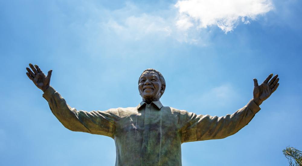 statue of Nelson Mandela