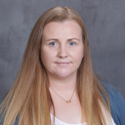 Headshot of Julie Moreira