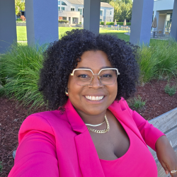 Lauren Lewis Headshot