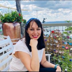 Ingrid Galinat headshot