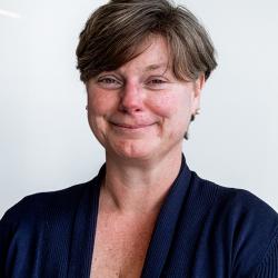 Jessa smiles in a blue blazer