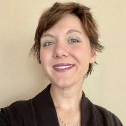 Elizabeth Harrison headshot