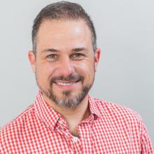 Luis Kauachi headshot